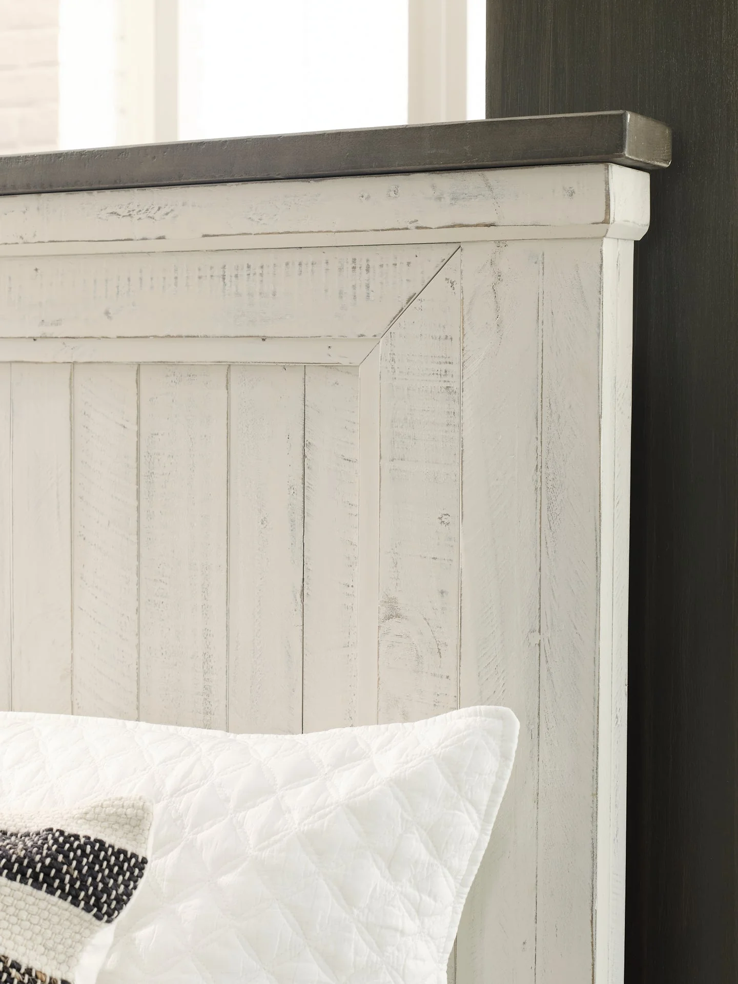 Brewgan Queen Panel Storage Bed - Image 6