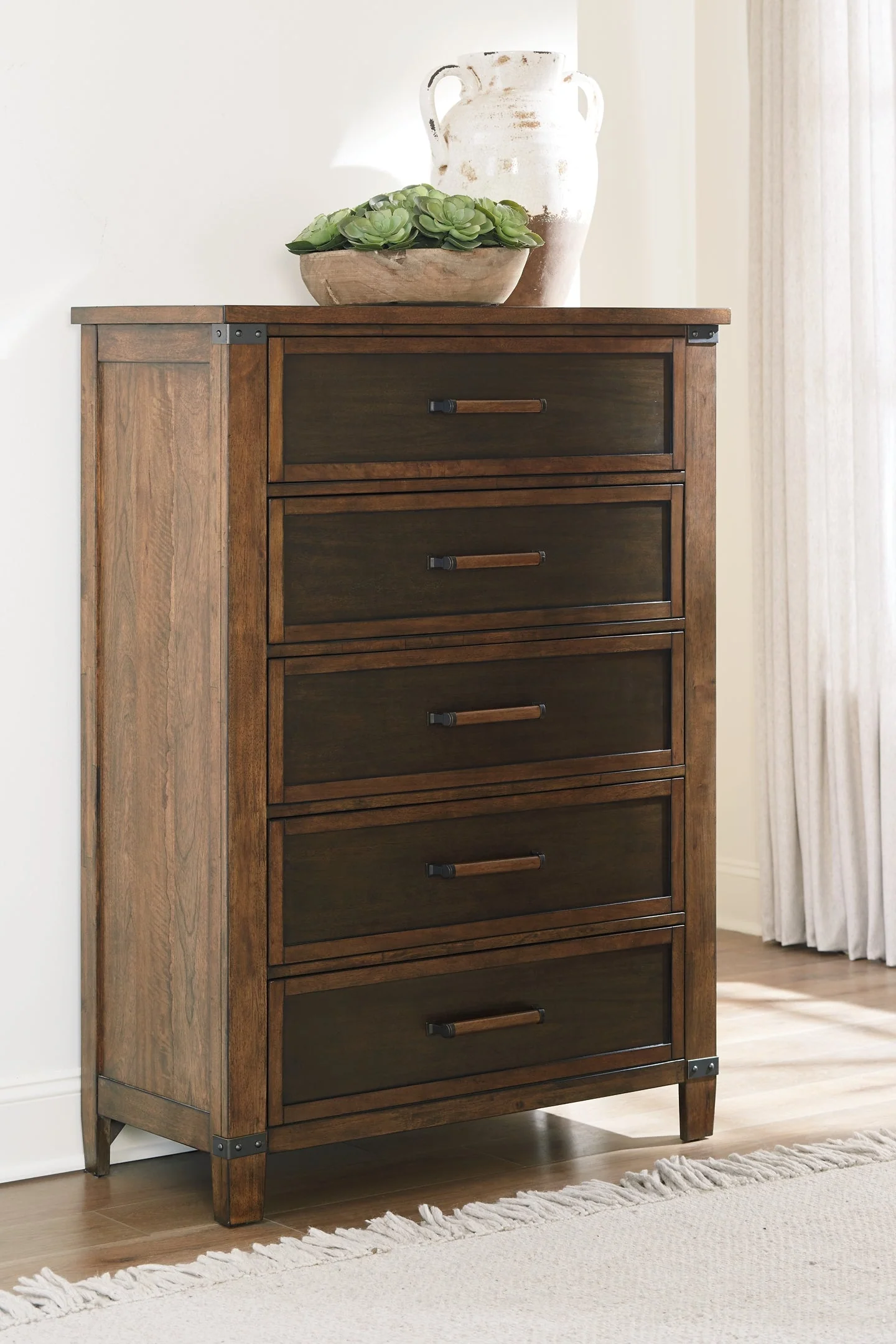 Wyattfield California King Panel Bed with Mirrored Dresser and Chest - Image 3