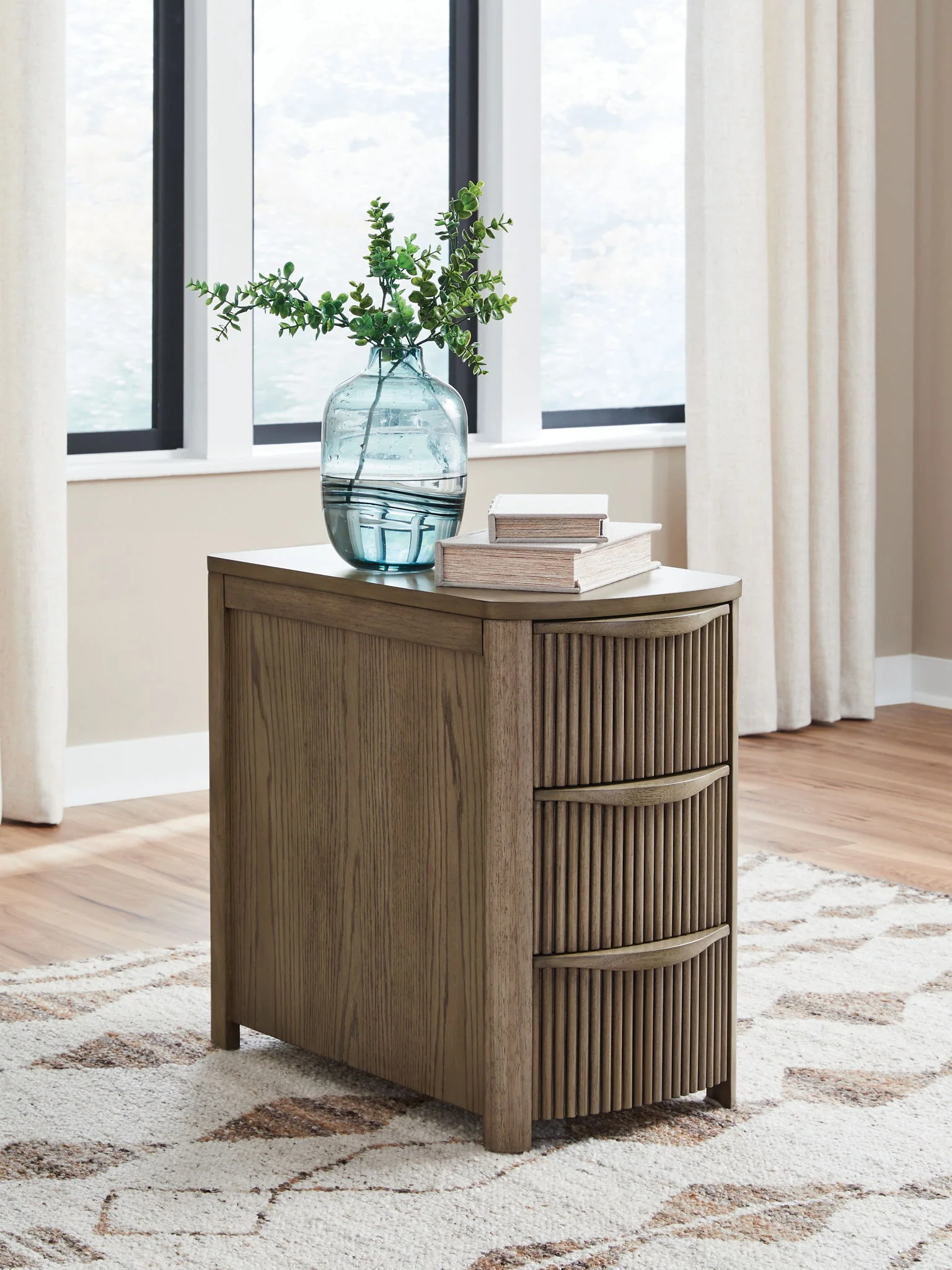 Camdill - Chair Side End Table - Image 12