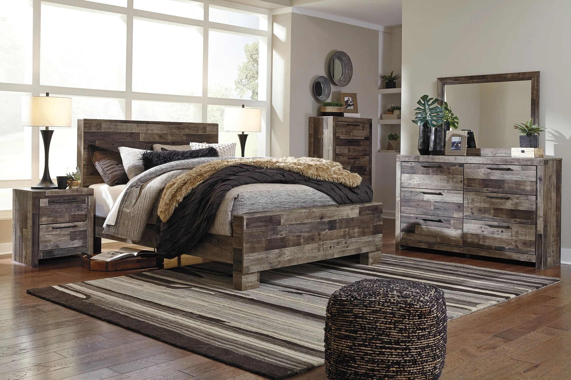 Derekson Queen Panel Bed - Image 15