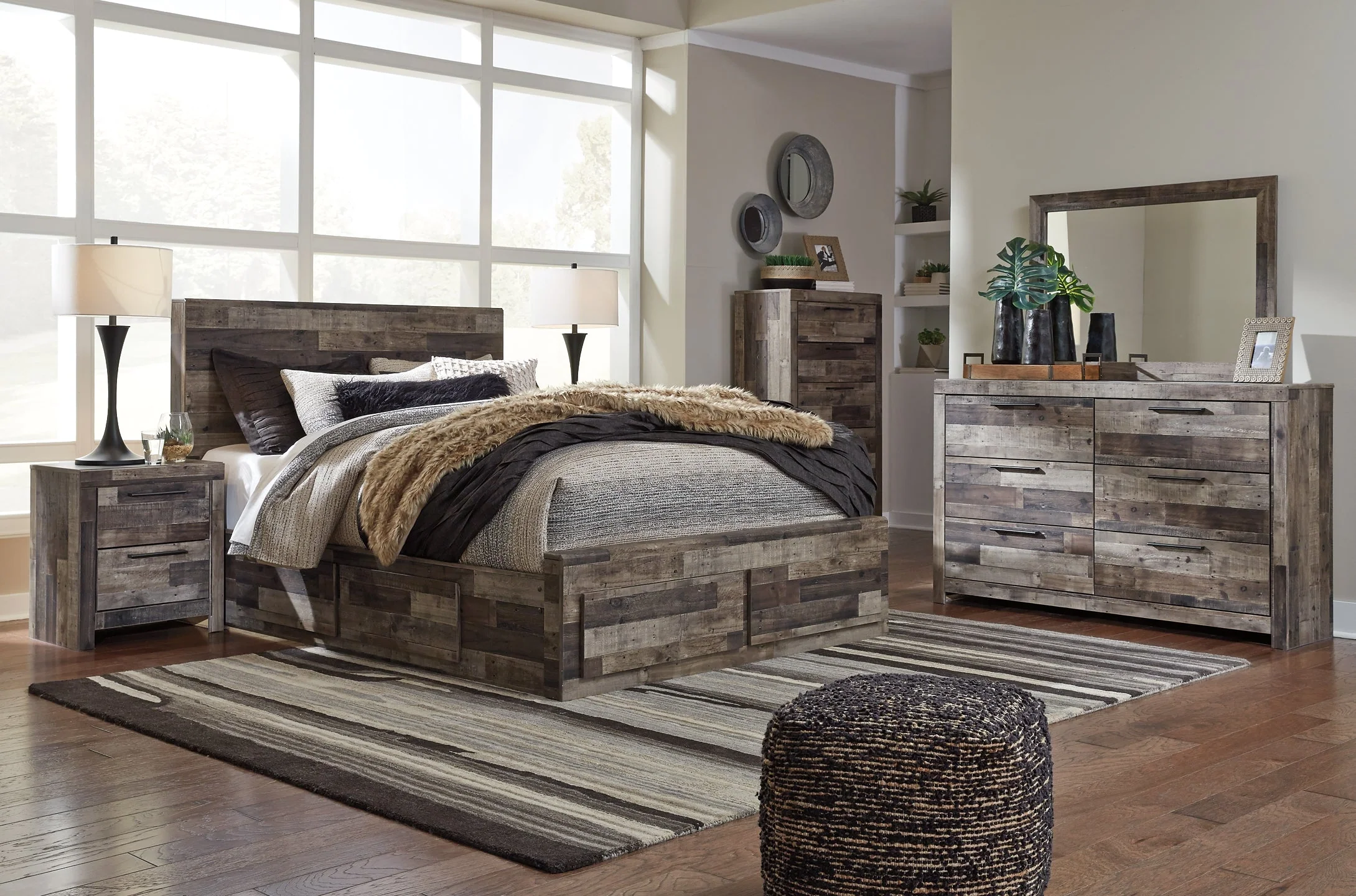 Derekson Queen Panel Bed with 4 Storage Drawers - Image 10