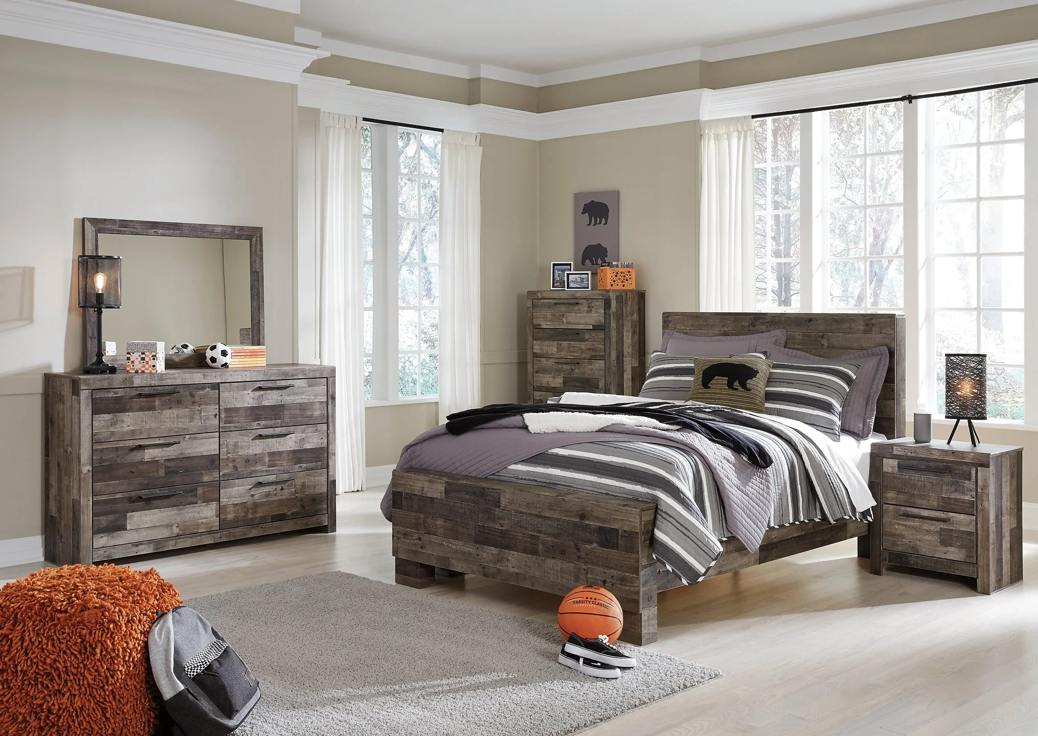 Derekson Full Panel Bed with Mirrored Dresser, Chest and Nightstand - Image 2