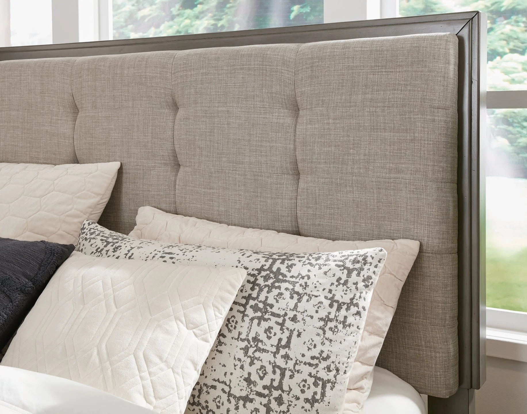 Hallanden Queen Panel Bed with Storage - Image 5