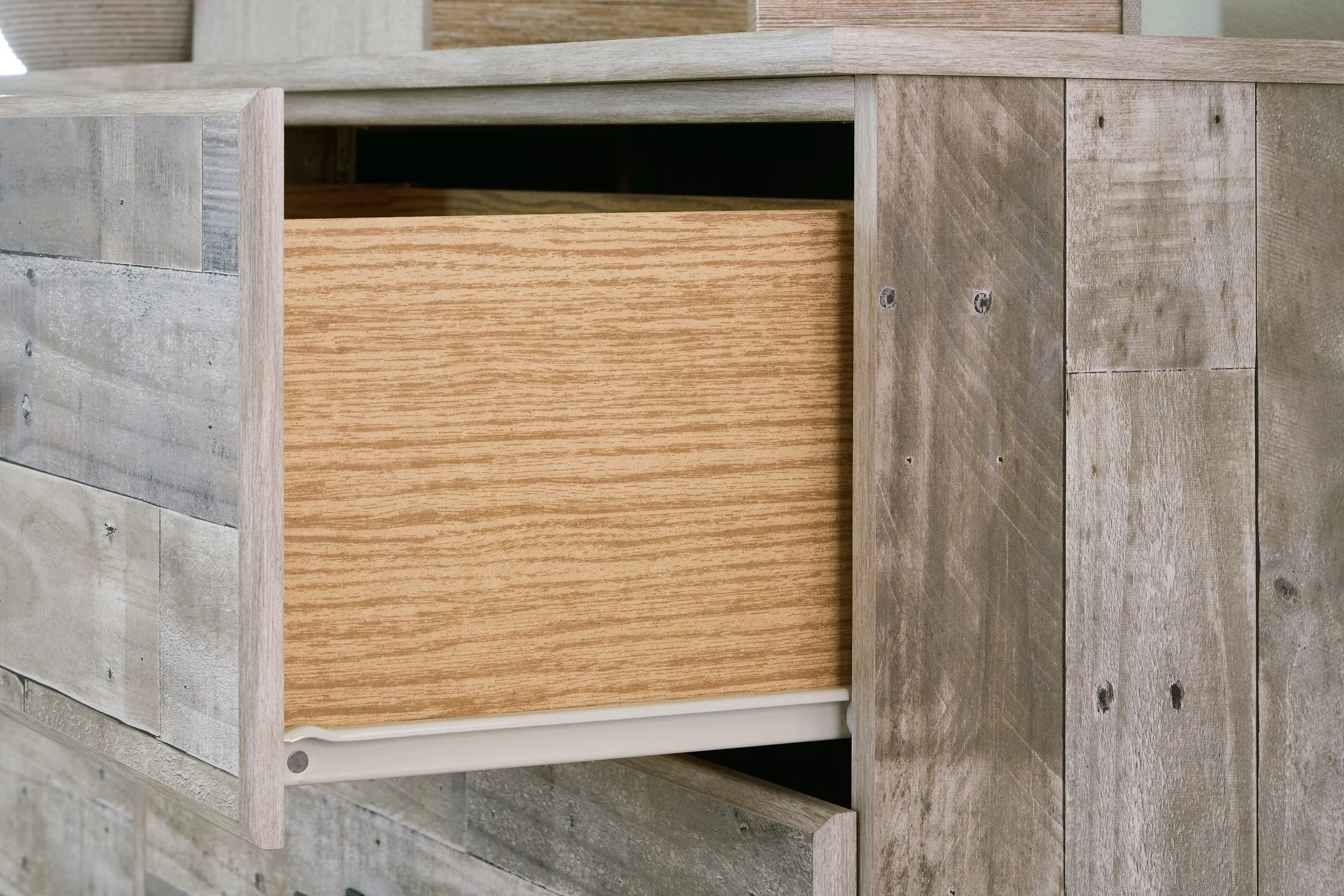 Hodanna Dresser and Mirror - Image 6