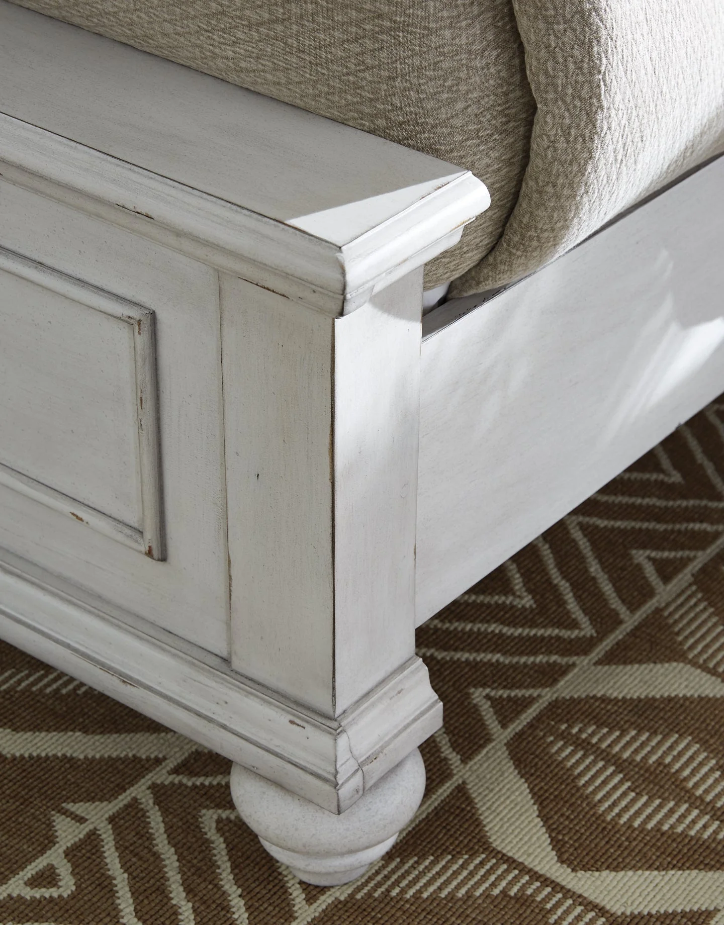 Kanwyn Queen Panel Bed - Image 11