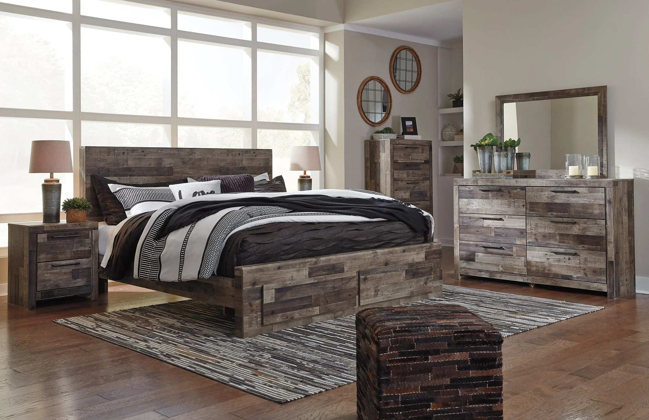 Derekson King Panel Bed with 2 Storage Drawers with Mirrored Dresser, Chest and 2 Nightstands - Image 12