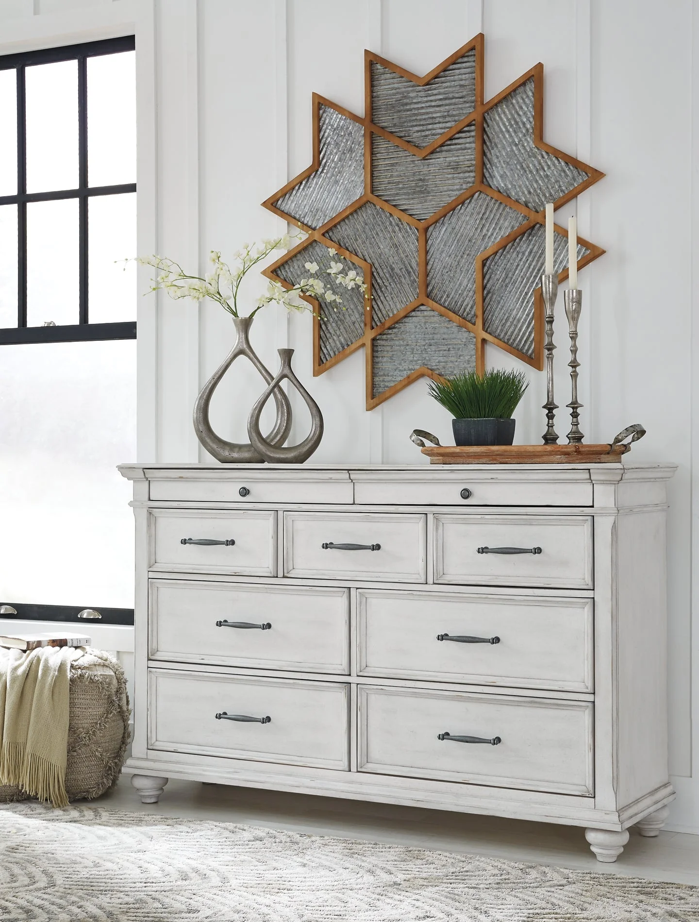Kanwyn King Panel Bed with Storage with Dresser - Image 2