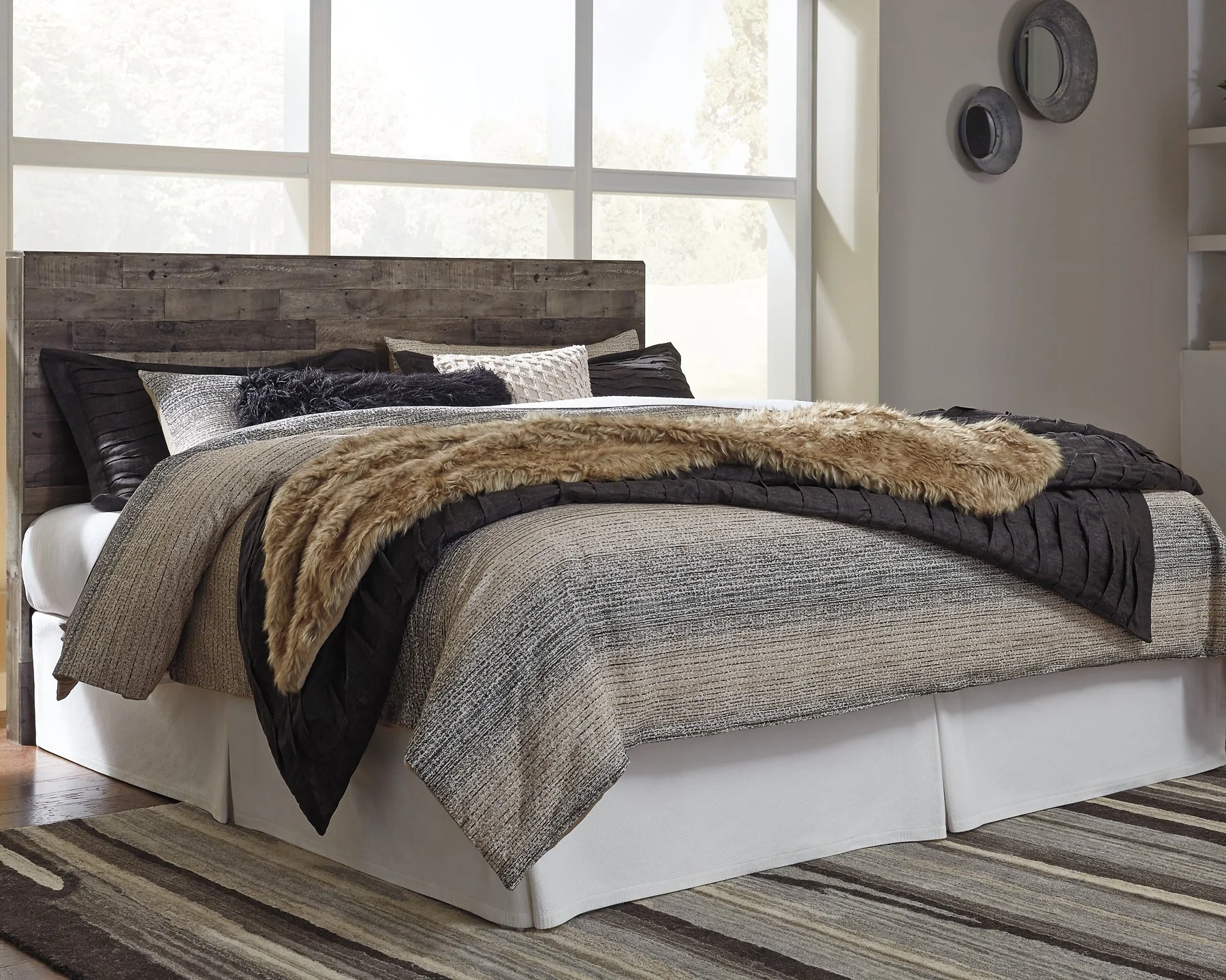 Derekson King Panel Headboard with Mirrored Dresser and 2 Nightstands - Image 6