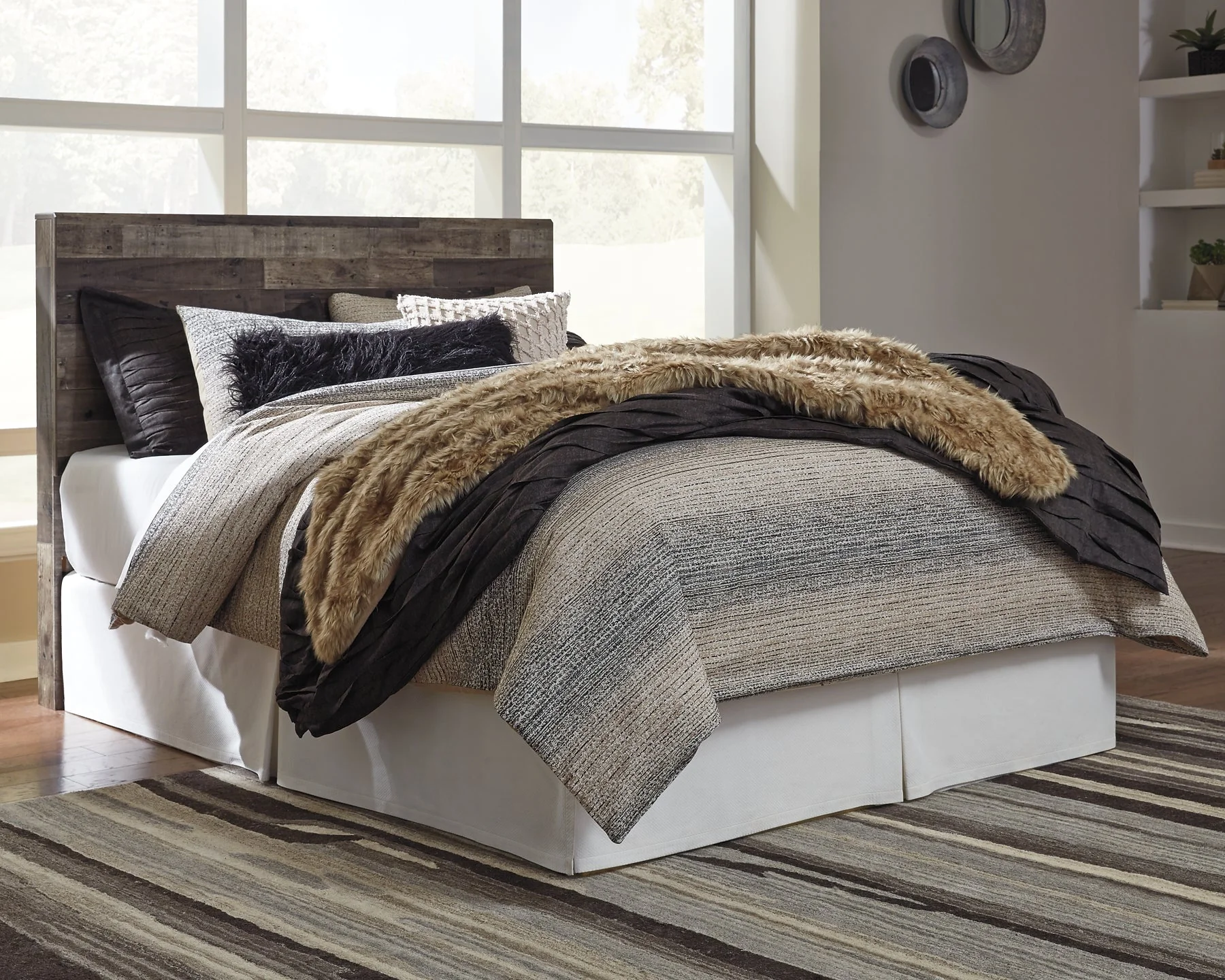 Derekson Queen/Full Panel Headboard with Mirrored Dresser - Image 4