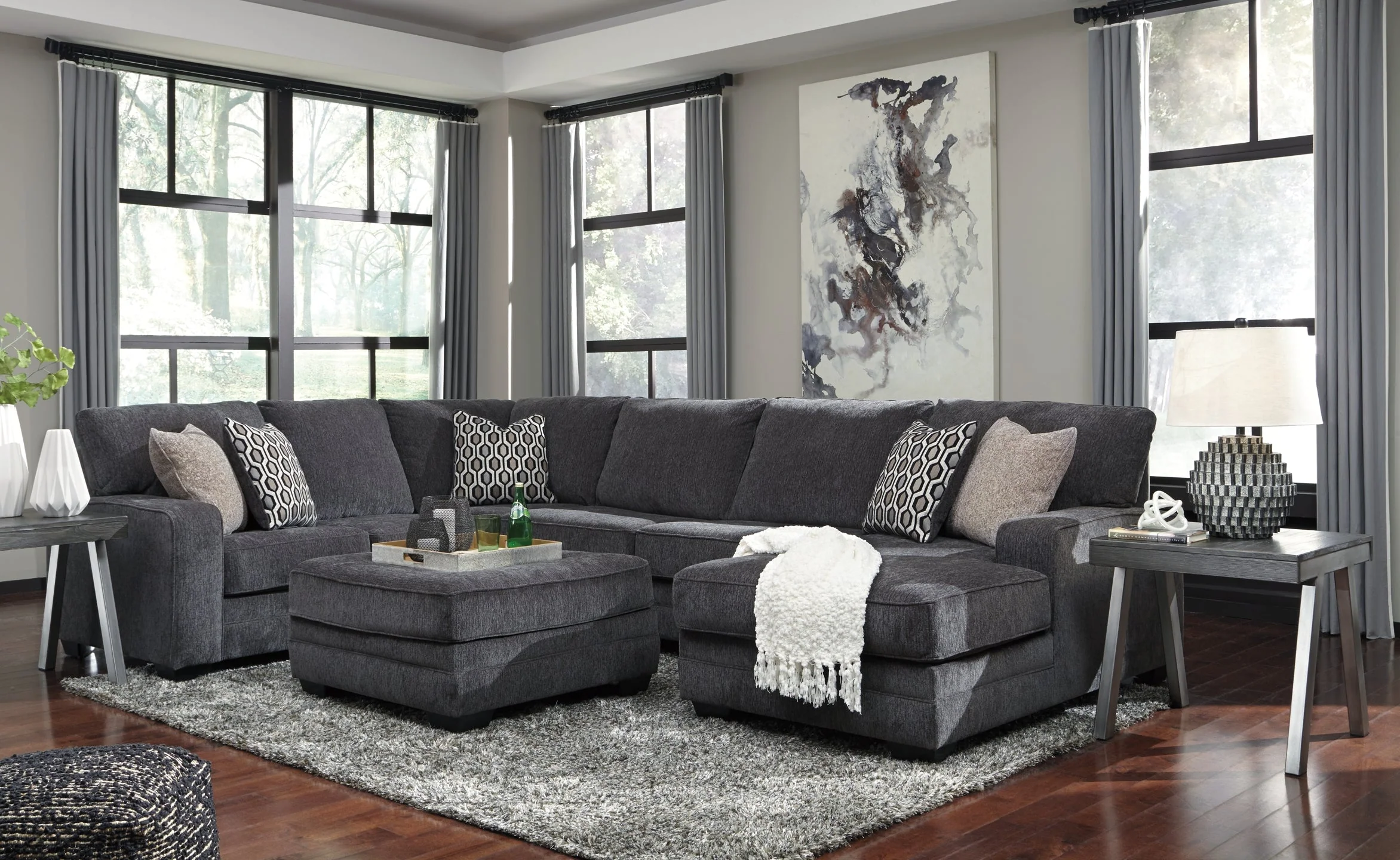 Tracling 3-Piece Sectional with Chaise - Image 4